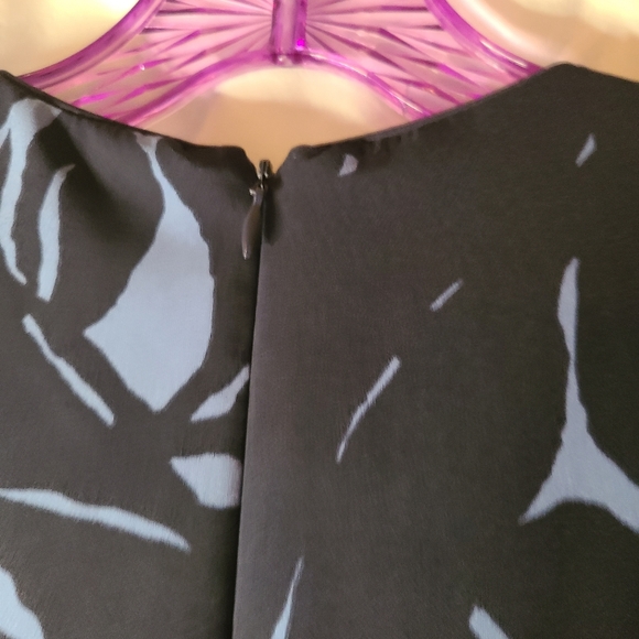 Ann Taylor navy blue & blue floral print woven fit and flare midi dress Size 6 - Picture 6 of 10